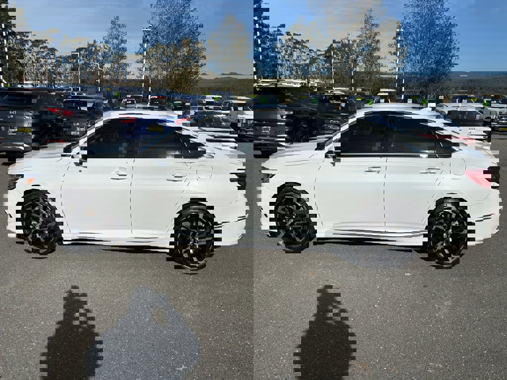 Used 2022 Honda Accord Touring image 2