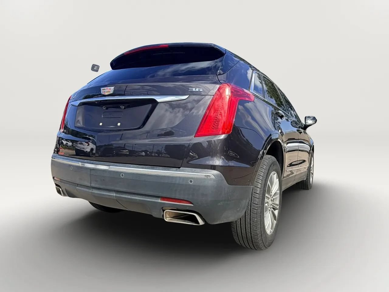 Used 2017 Cadillac XT5 Luxury w/ Driver Awareness Package FWD image 9