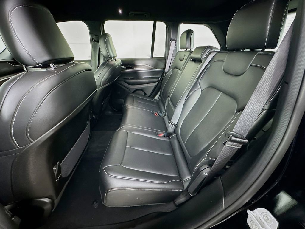 Certified 2025 Jeep Grand Cherokee Limited w/ Black Appearance Package image 33