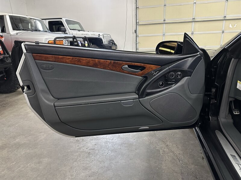 Used 2005 Mercedes-Benz SL 55 AMG image 17