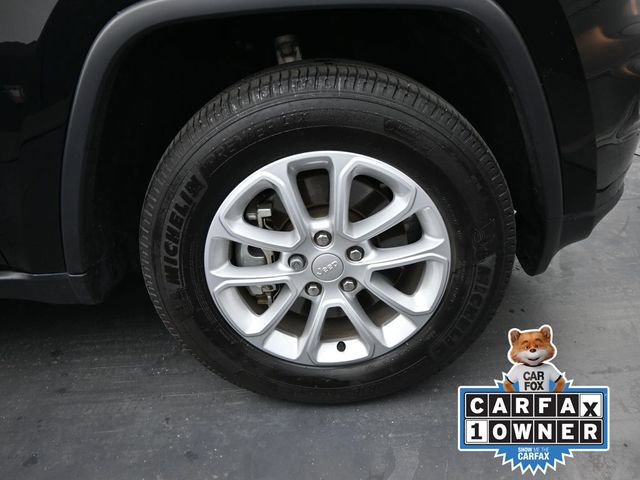 Used 2022 Jeep Grand Cherokee Laredo E image 43