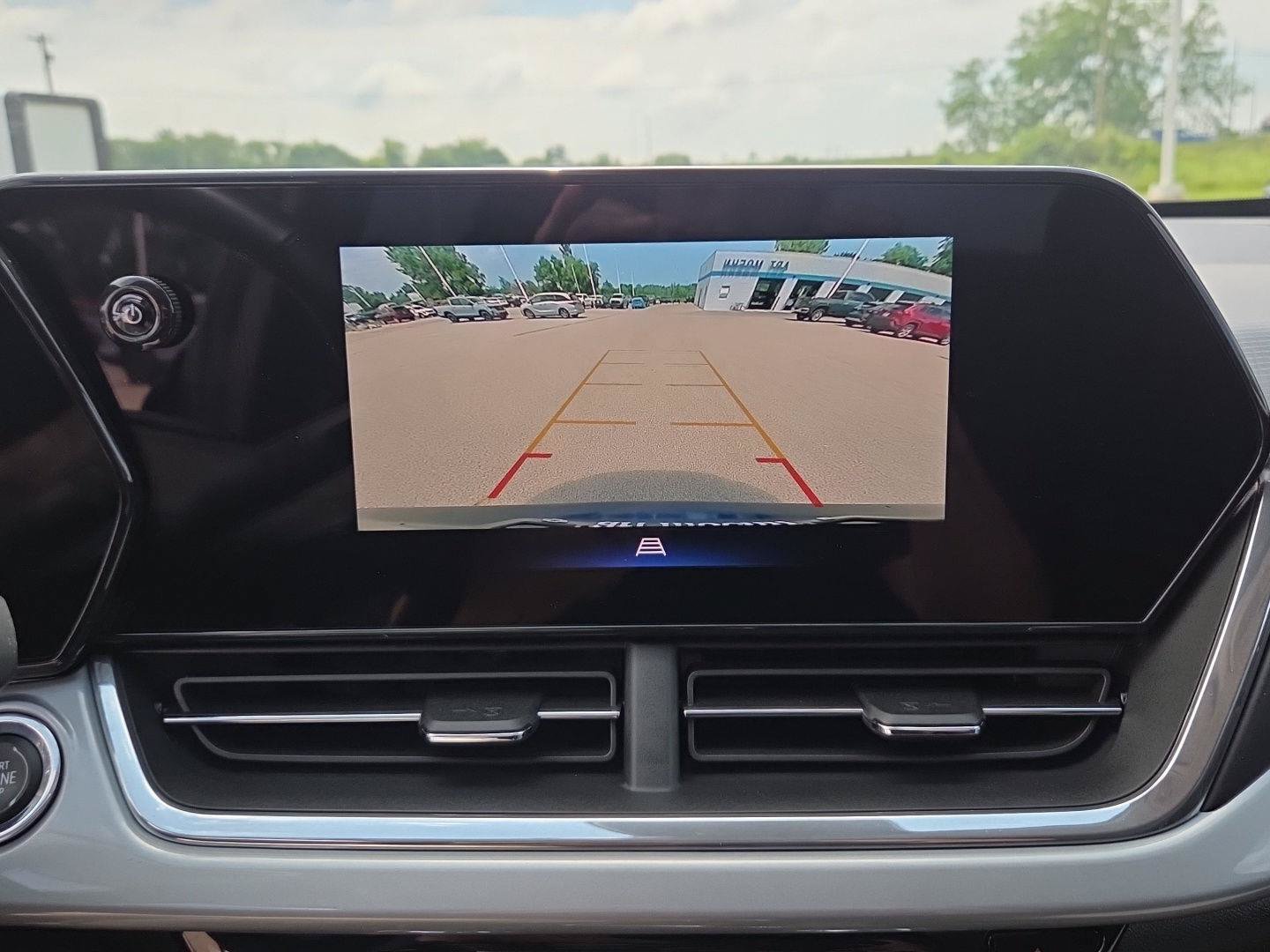 Used 2024 Chevrolet Trax LT w/ LT Convenience Package FWD image 23