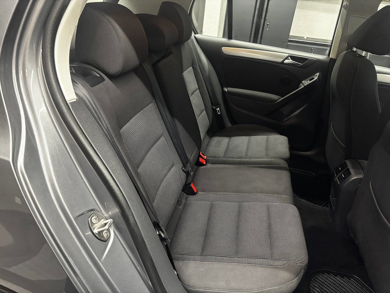 Used 2013 Volkswagen Golf TDI FWD image 25
