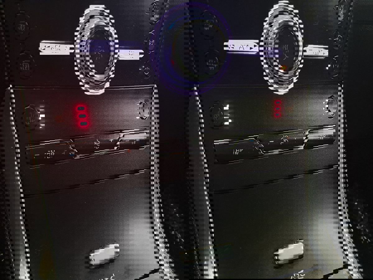 Used 2017 Ford Edge Titanium FWD image 26