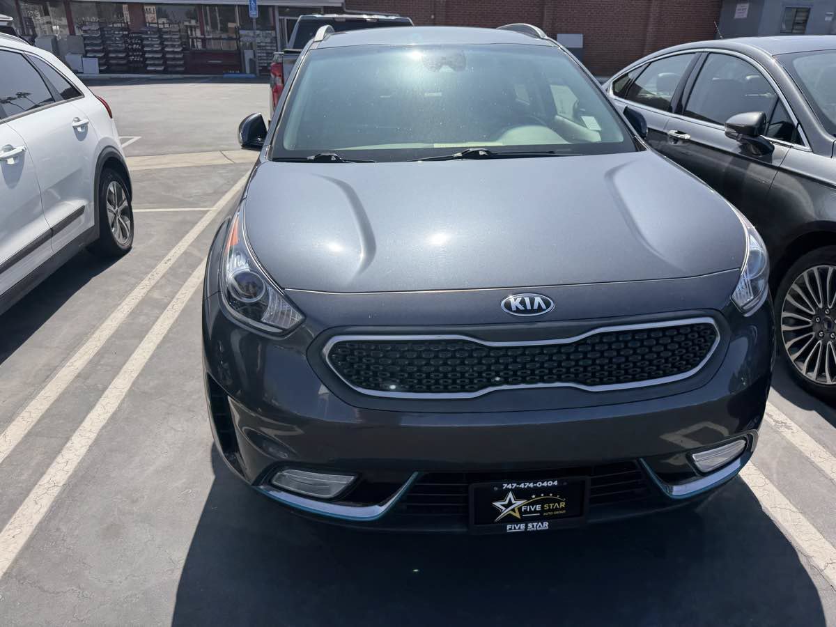 Used 2019 Kia Niro EX FWD image 2