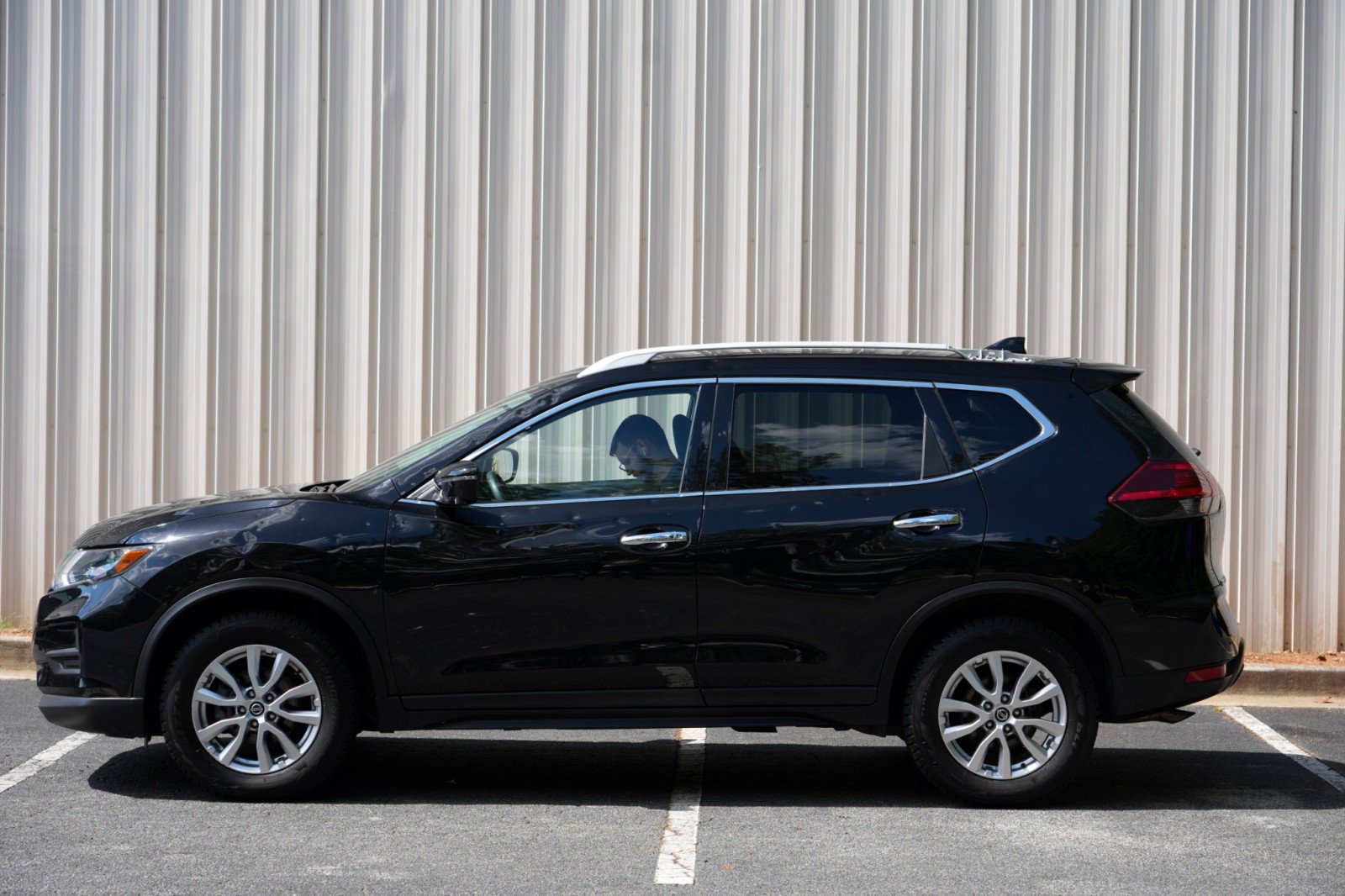 Used 2018 Nissan Rogue SV w/ Sun & Sound Touring Package AWD/4WD image 45