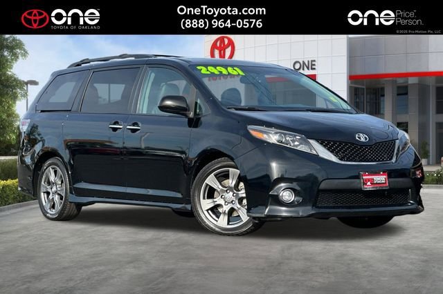 Used 2017 Toyota Sienna SE Premium