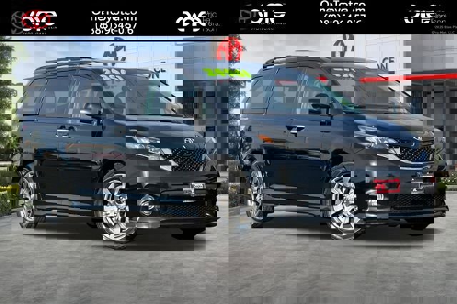 Used 2017 Toyota Sienna SE Premium image 1