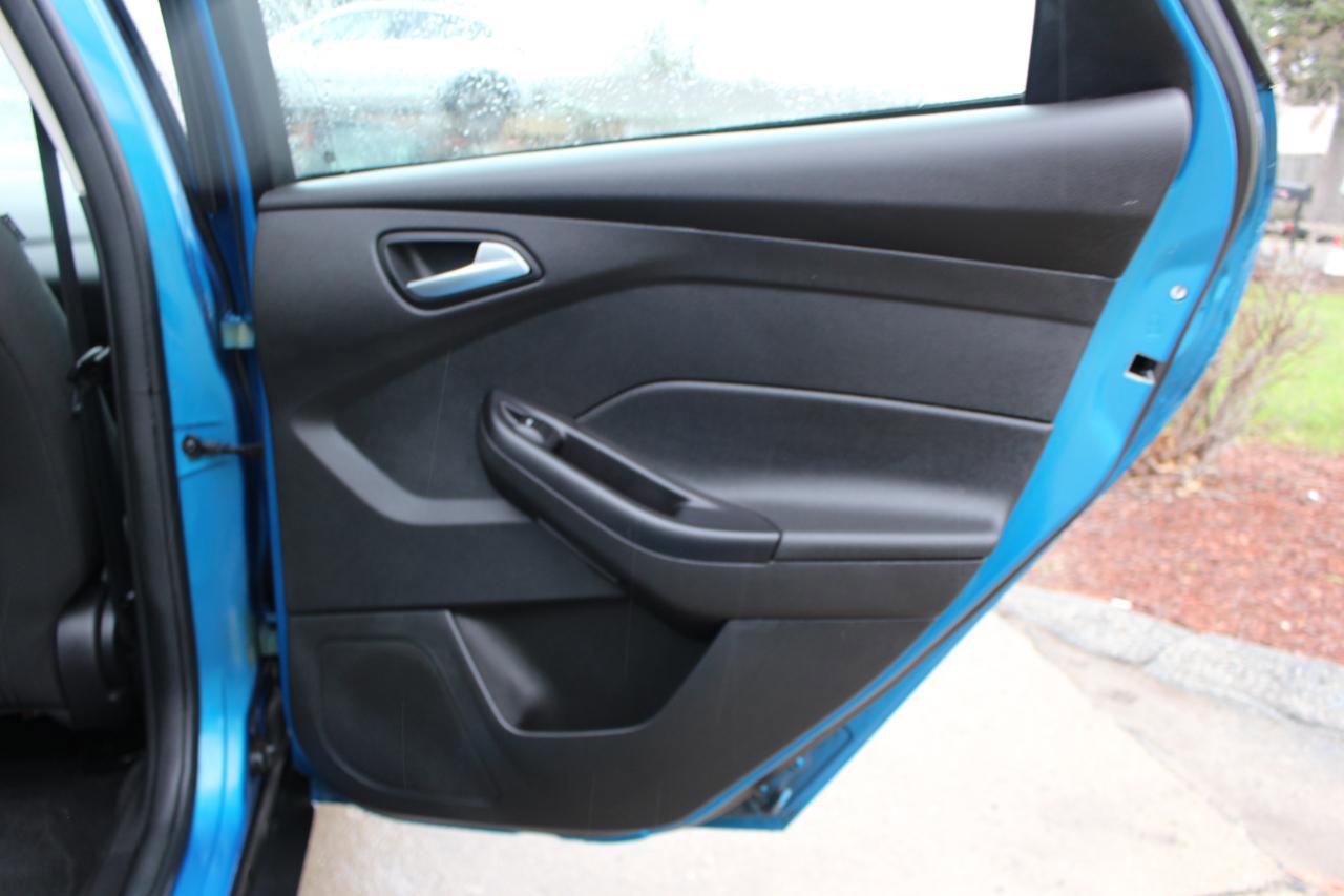 Used 2015 Ford Focus SE FWD image 32