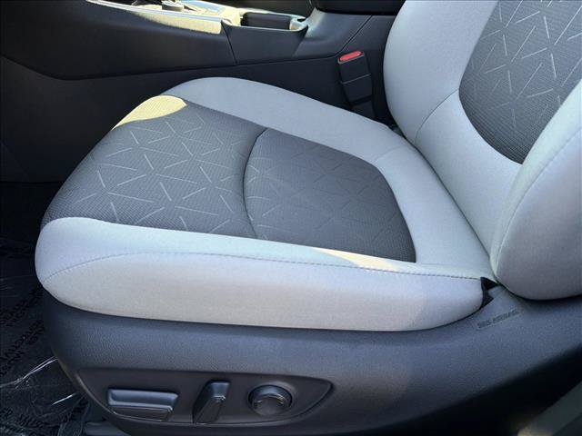 Used 2025 Toyota RAV4 XLE AWD/4WD image 12
