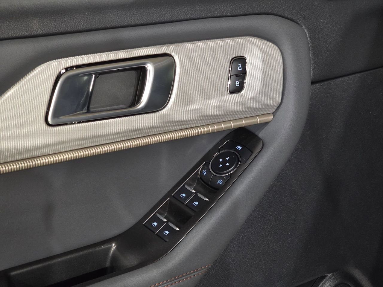 New 2026 Ford Explorer Active AWD/4WD image 17