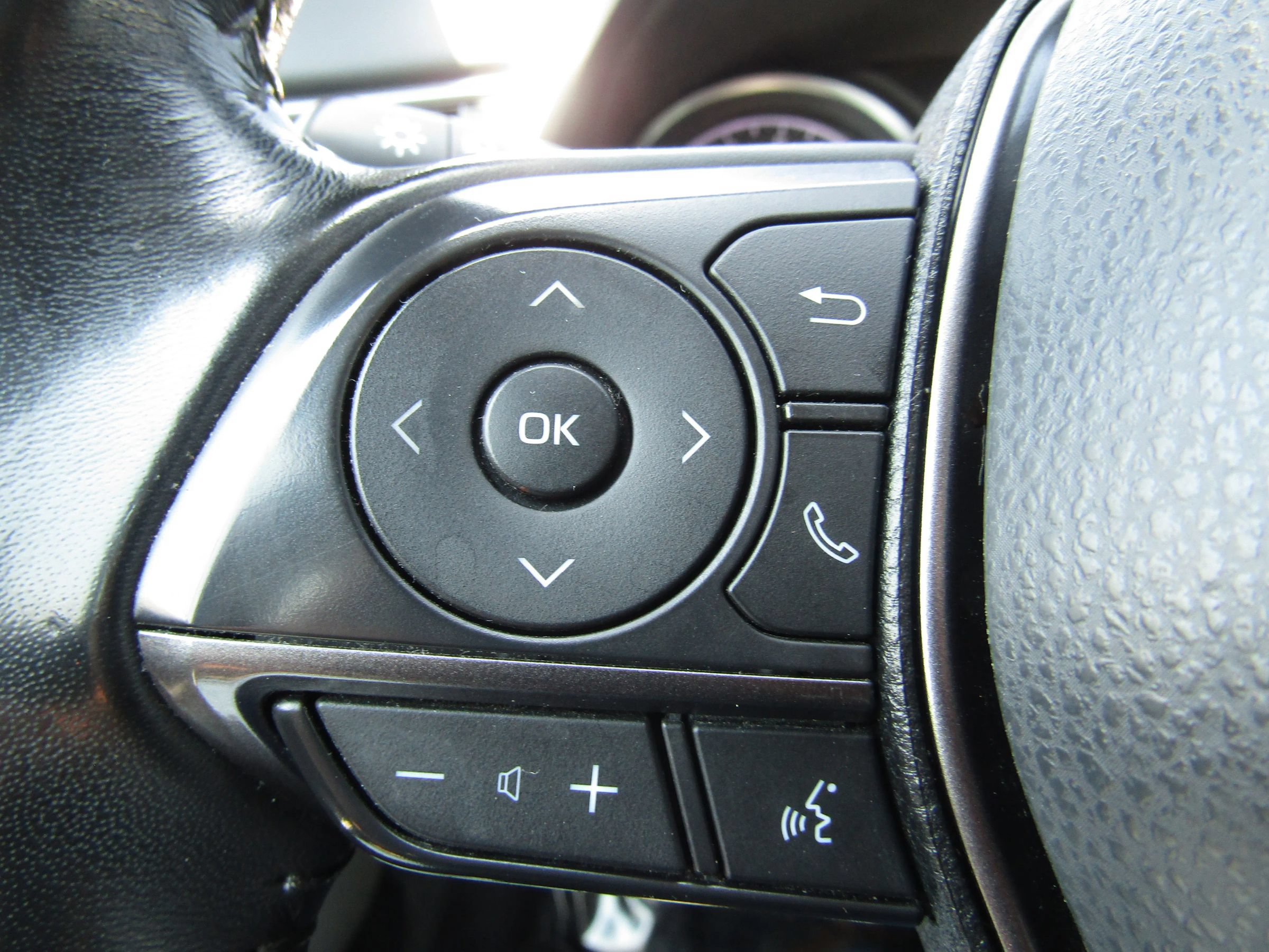 Used 2023 Toyota Camry SE FWD image 29