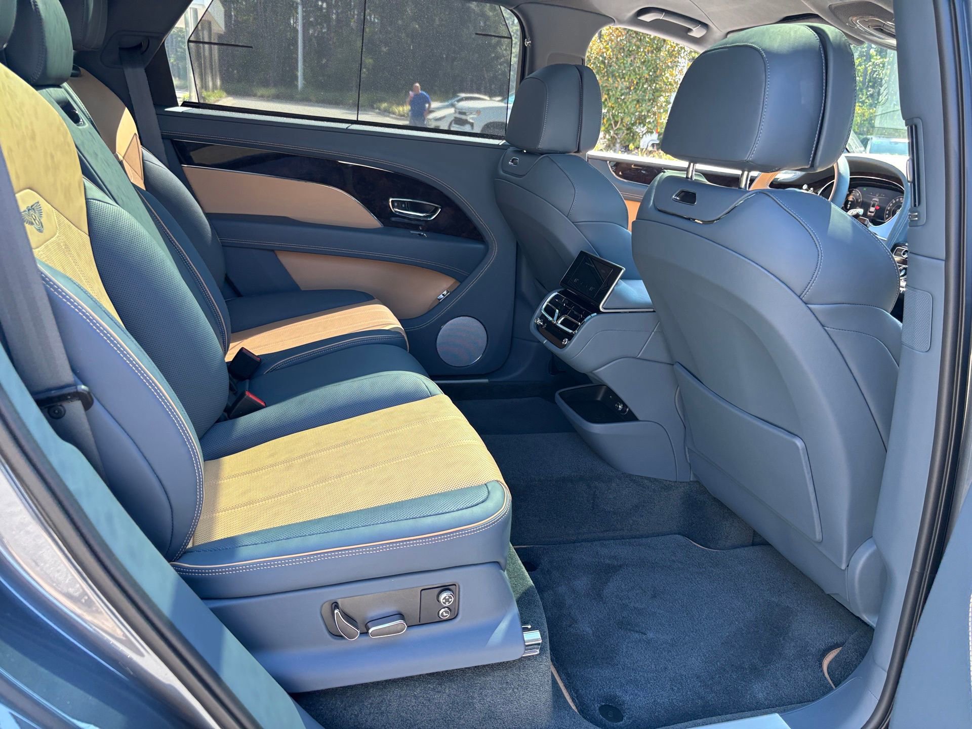 New 2025 Bentley Bentayga Extended Wheelbase image 27