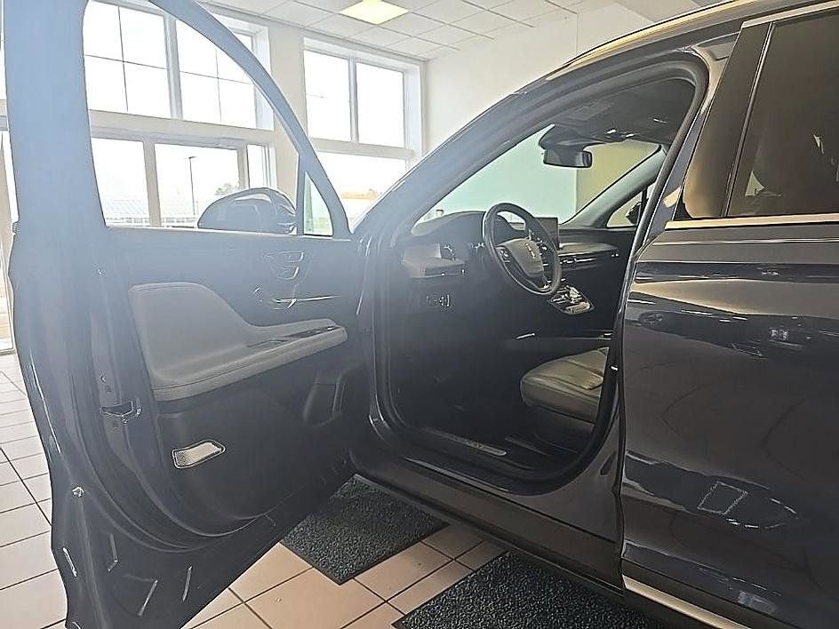 Used 2022 Lincoln Corsair AWD w/ Premium Package image 11