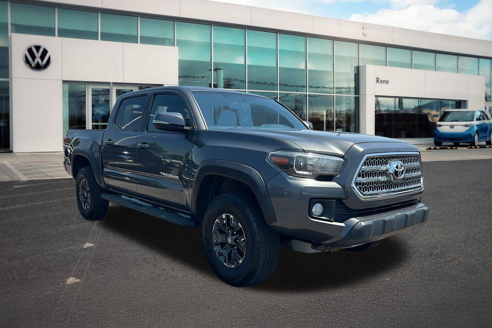 Used 2017 Toyota Tacoma TRD Off-Road w/ Premium & Technology Package AWD/4WD video 3