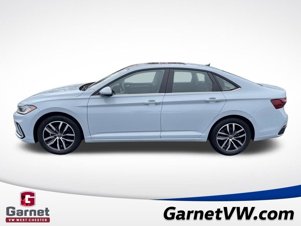 Certified 2025 Volkswagen Jetta SE w/ Sunroof Package video 2