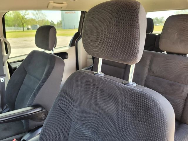 Used 2019 Dodge Grand Caravan SE w/ UConnect Hands-Free Group image 30