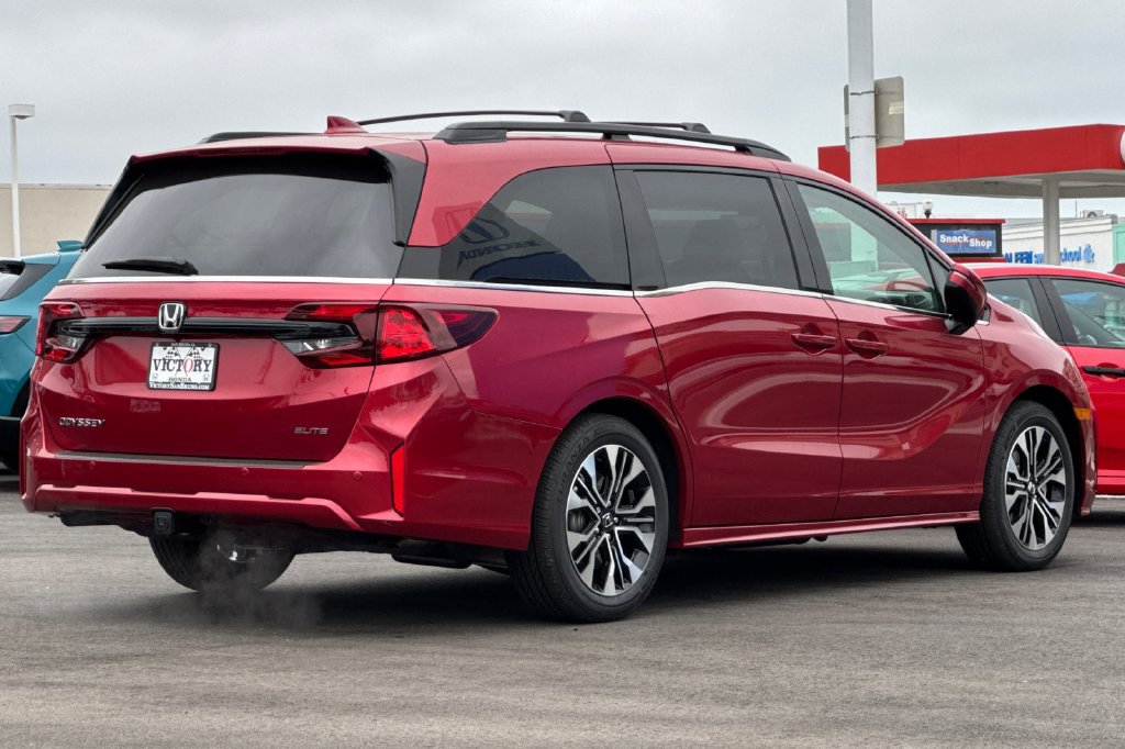 New 2027 Honda Odyssey Elite image 4
