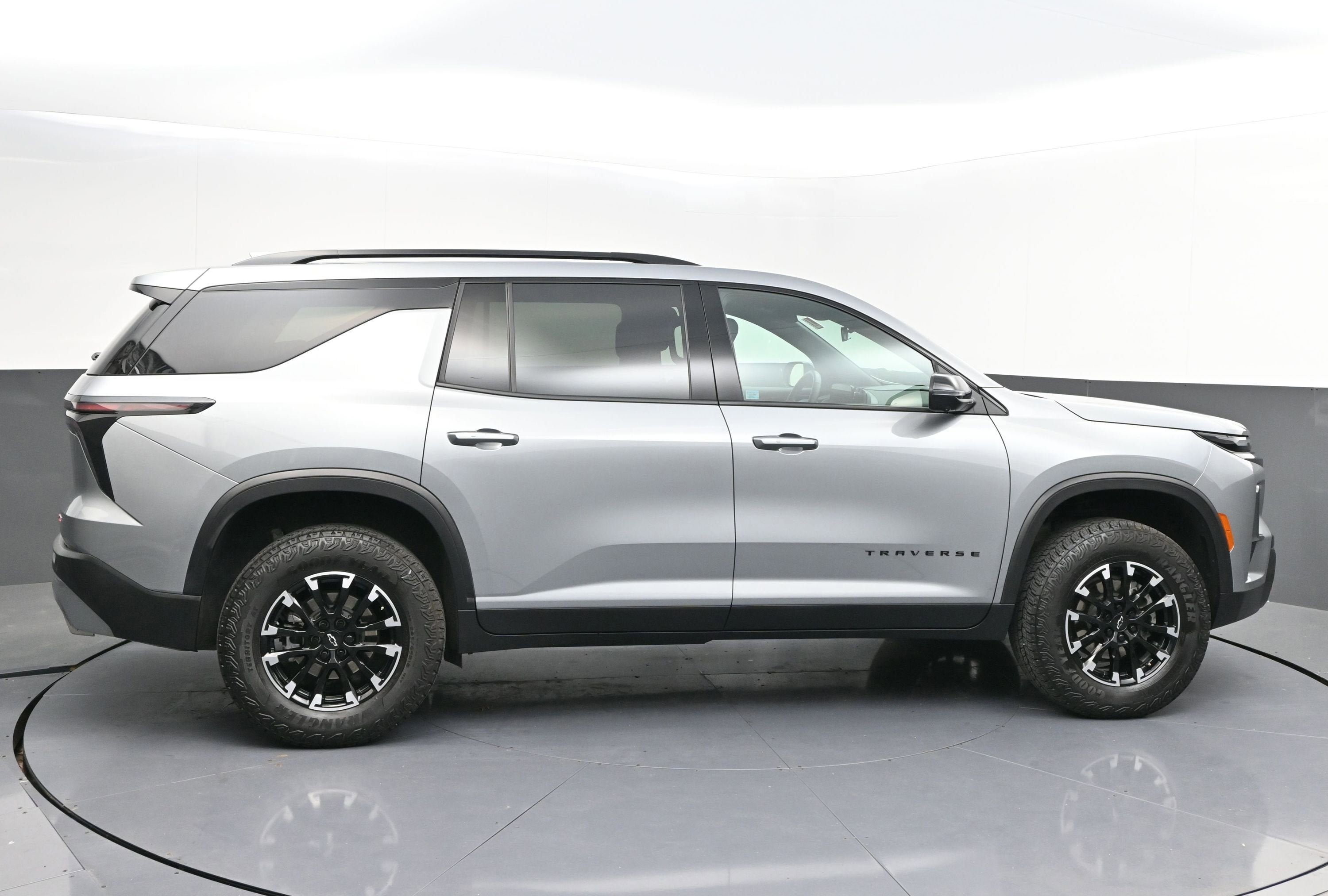 Used 2024 Chevrolet Traverse Z71 AWD/4WD image 8