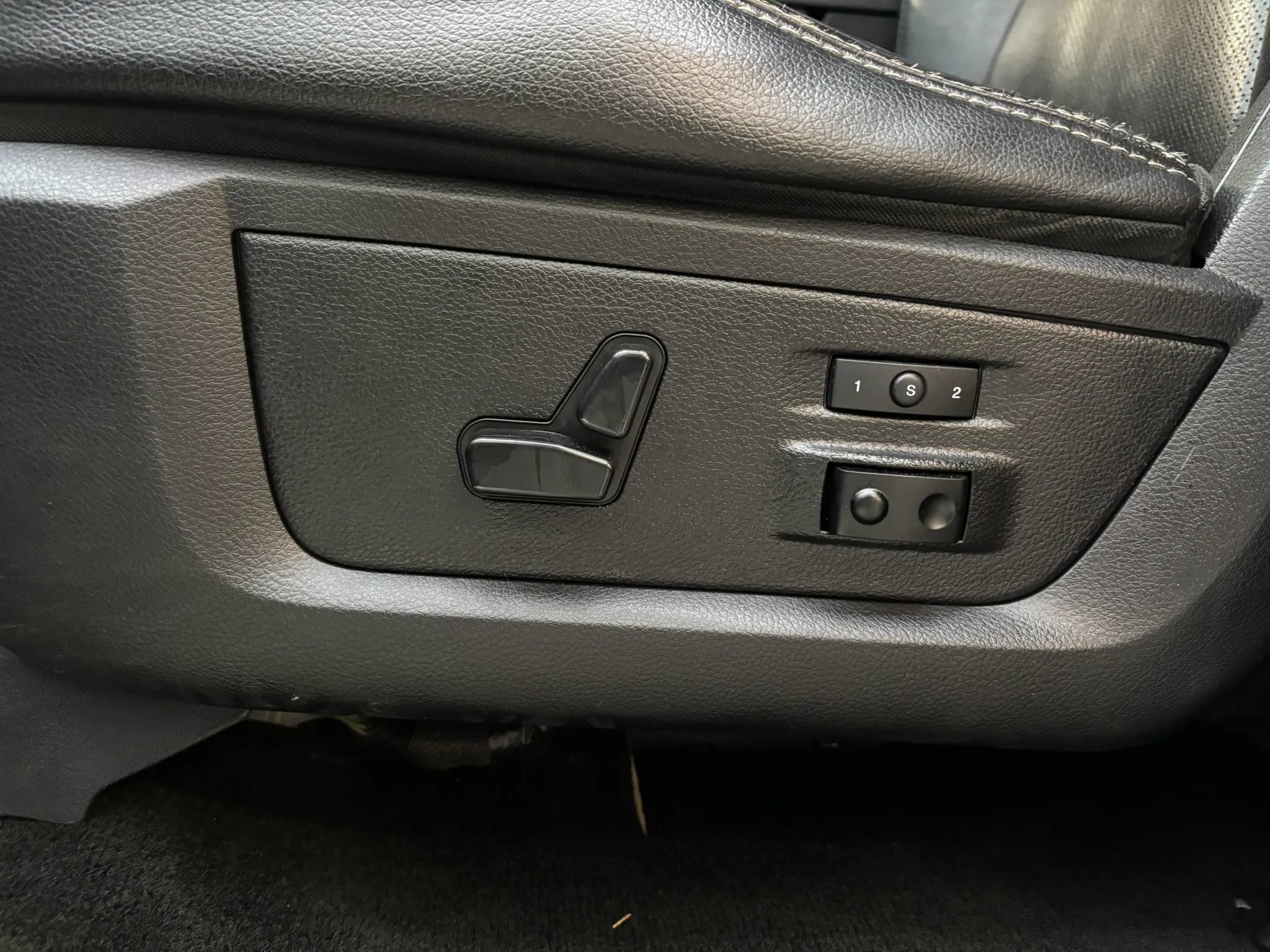 Used 2016 RAM 2500 Laramie w/ Protection Group AWD/4WD image 14