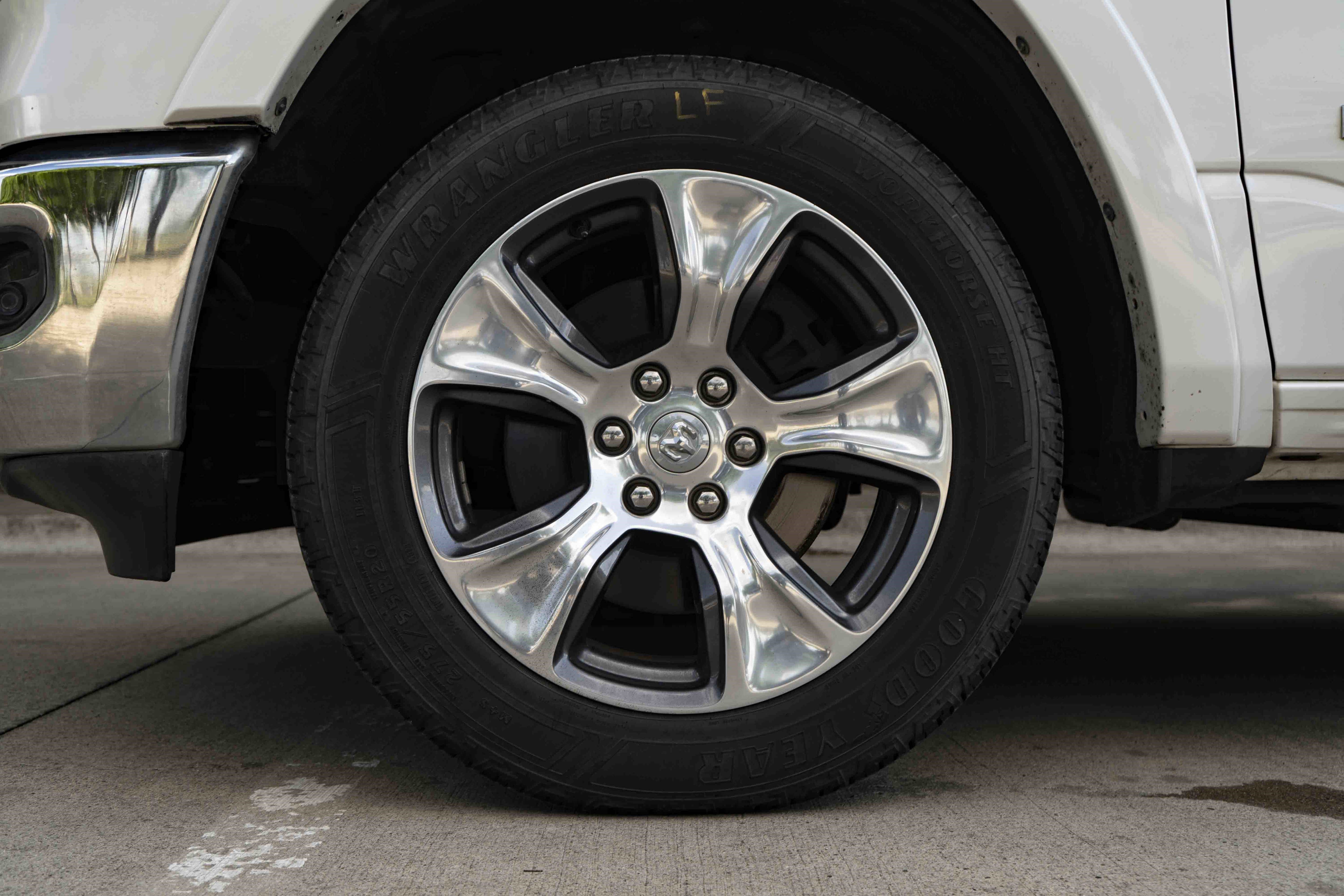 Used 2019 RAM 1500 Laramie AWD/4WD image 14