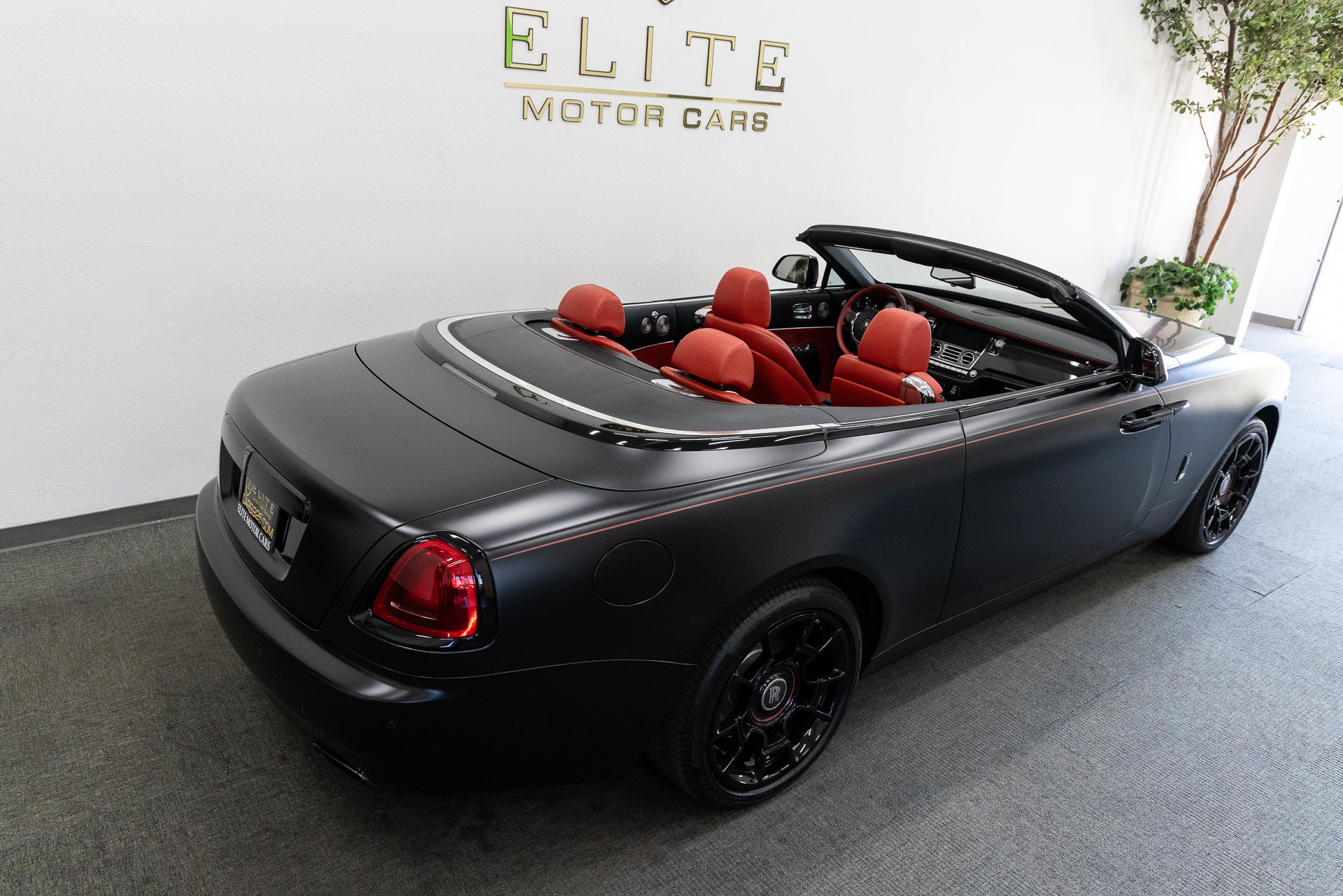 Used 2020 Rolls-Royce Dawn RWD image 38