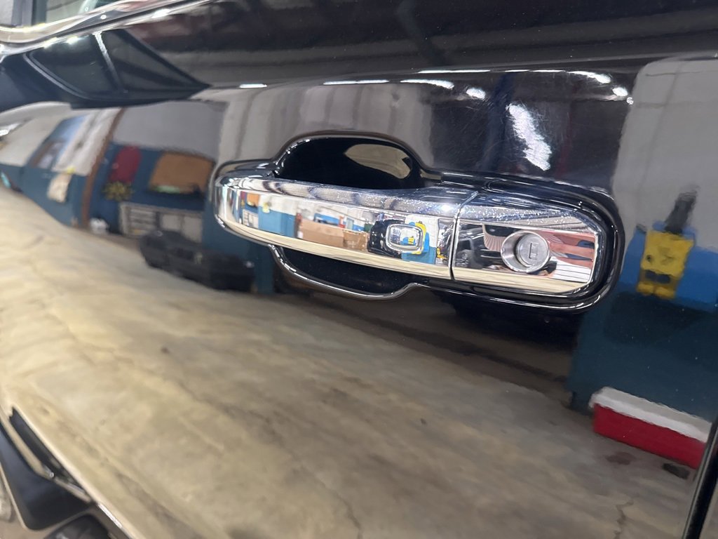 Used 2020 Chevrolet Silverado 1500 LTZ w/ LTZ Premium Package image 16