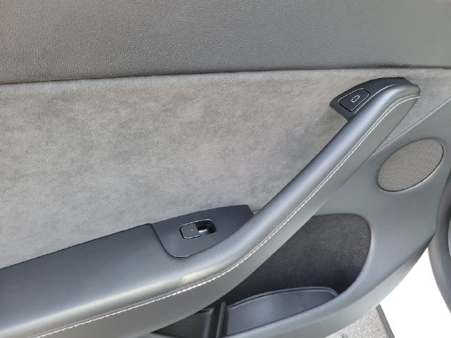 Used 2023 Tesla Model Y Long Range AWD/4WD image 18