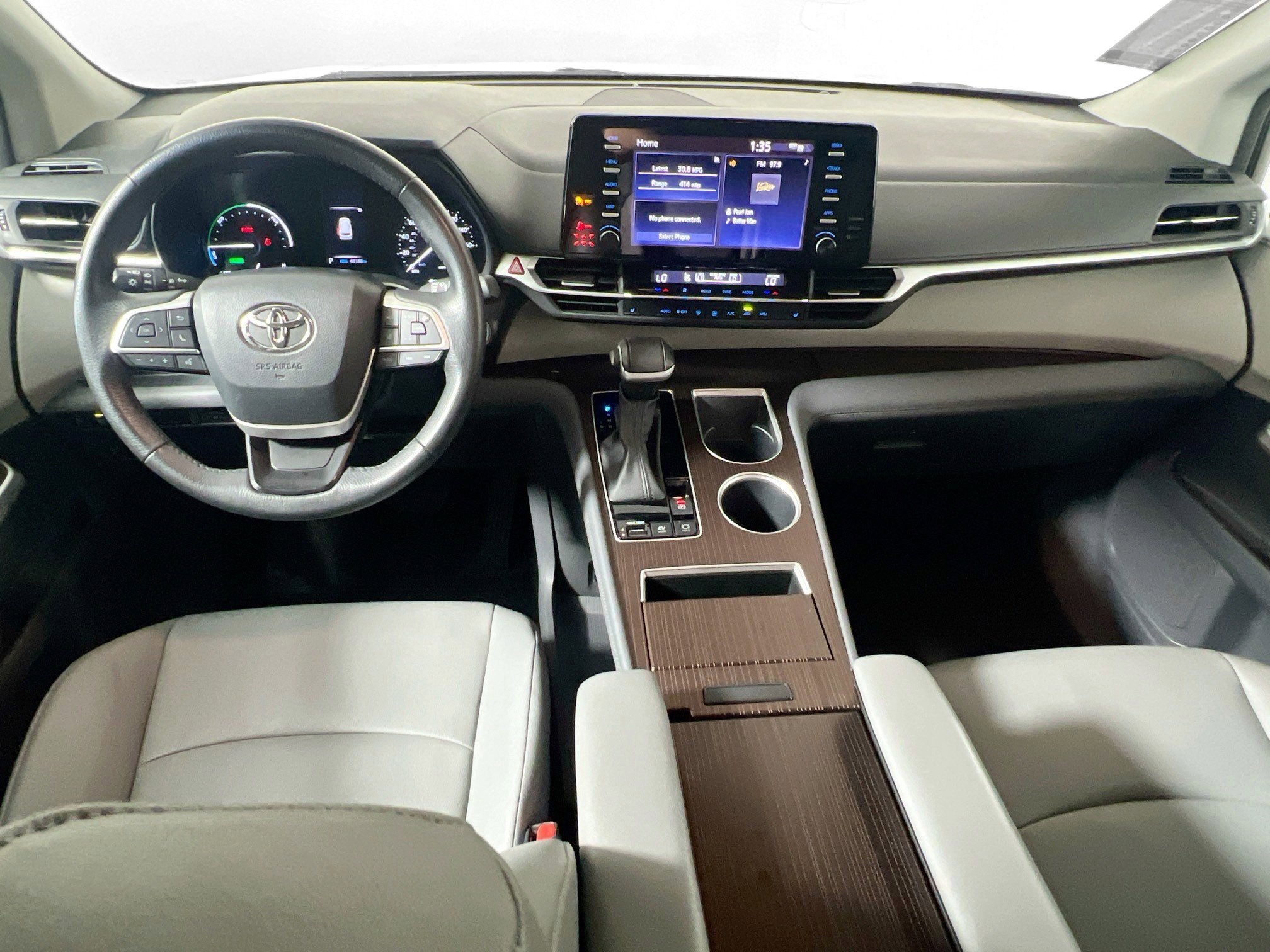 Used 2024 Toyota Sienna XLE FWD image 30