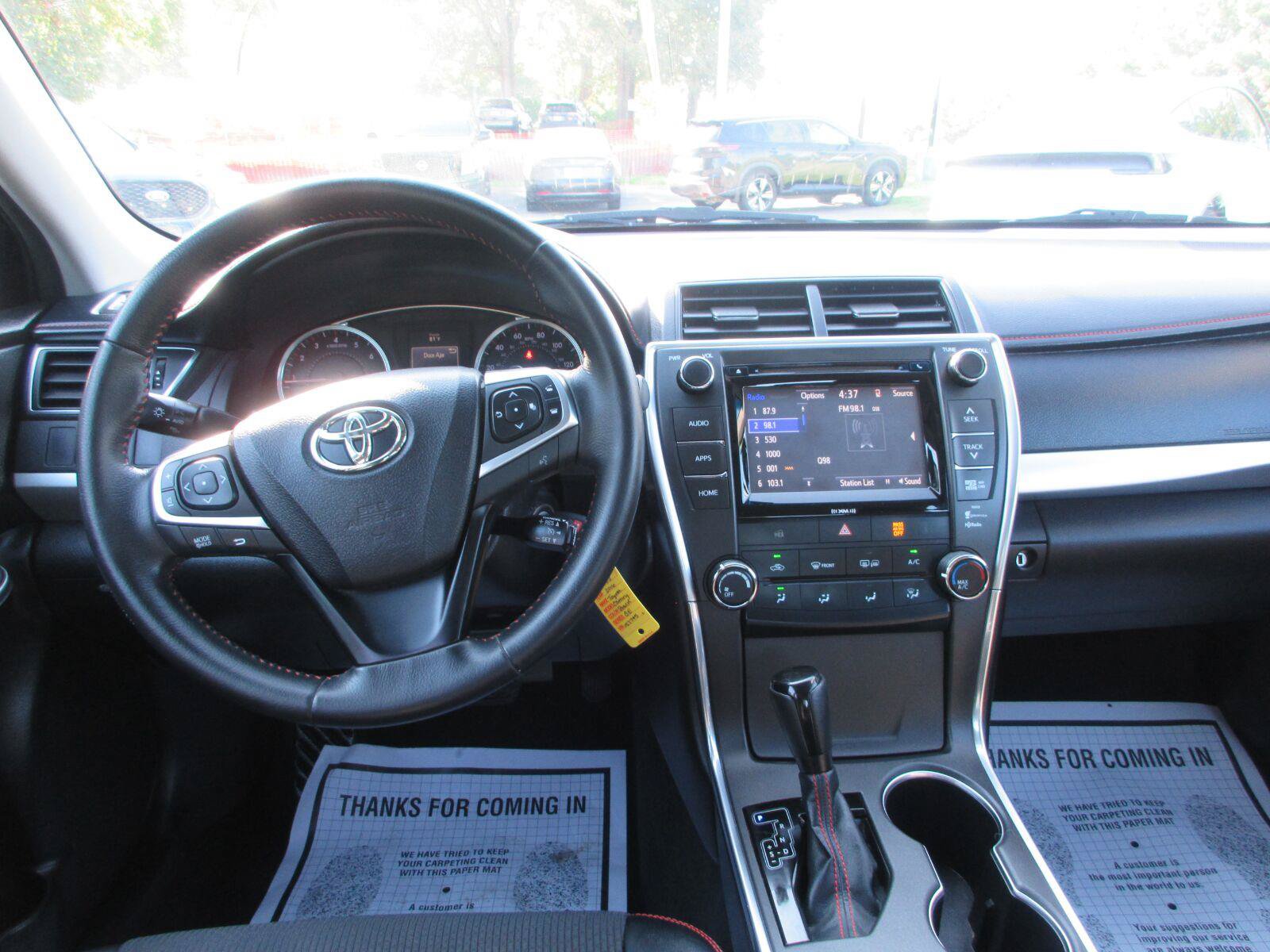 Used 2016 Toyota Camry SE w/ Moonroof Package FWD image 13