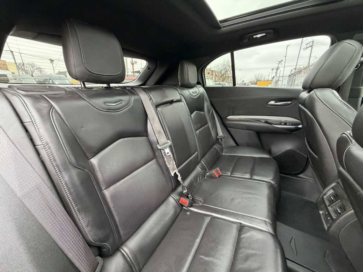 Used 2019 Cadillac XT4 Premium Luxury image 29