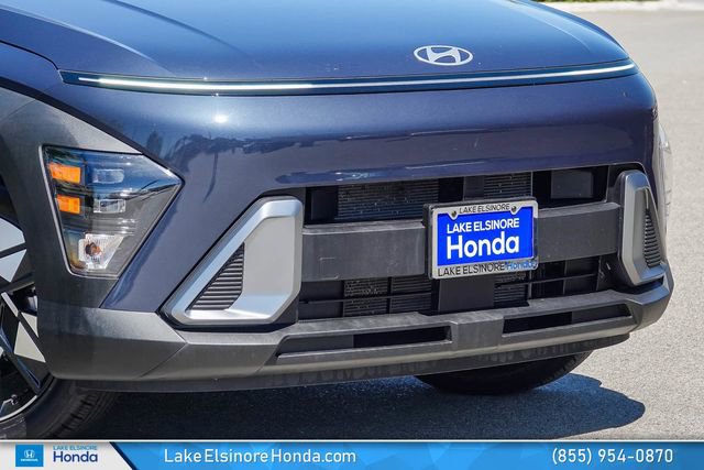 Used 2025 Hyundai Kona SEL FWD image 2