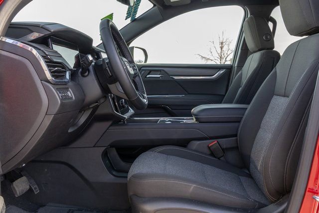 Used 2025 GMC Acadia Elevation image 6
