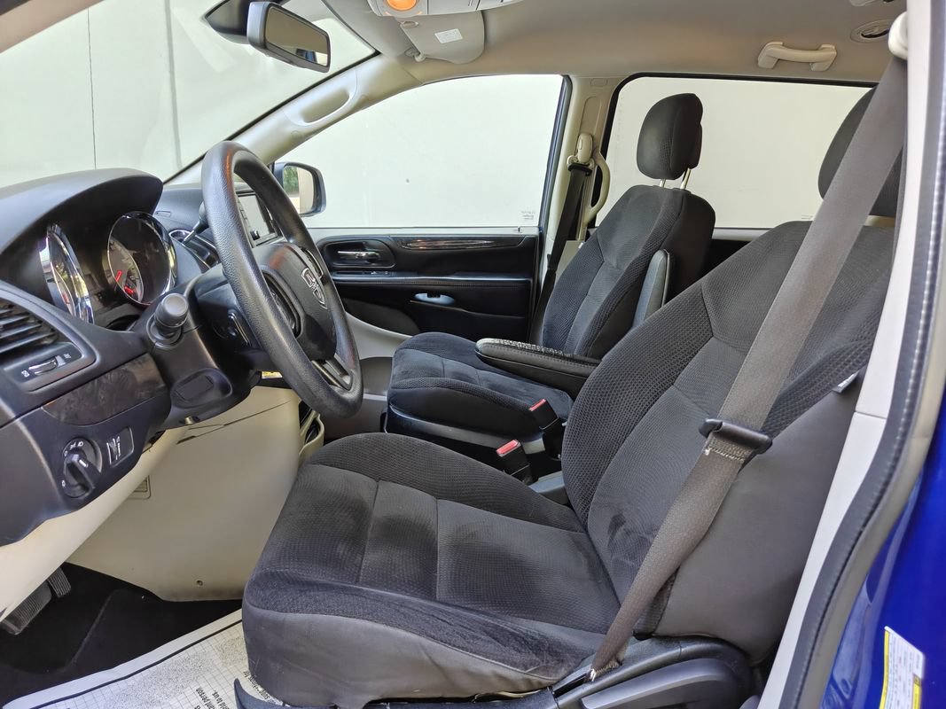 Used 2019 Dodge Grand Caravan SE w/ UConnect Hands-Free Group FWD image 11