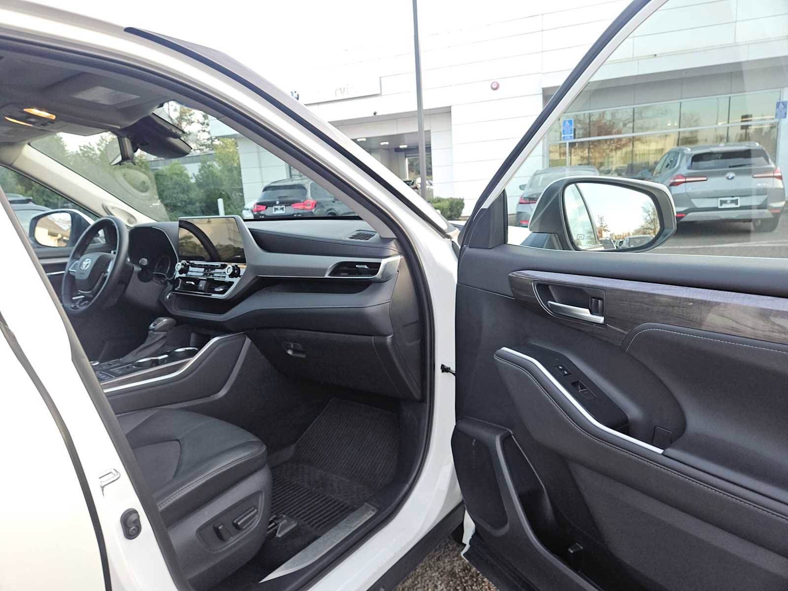 Used 2021 Toyota Highlander Platinum image 10
