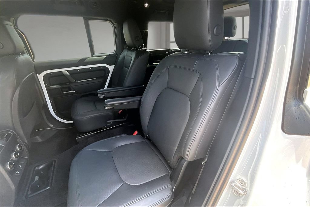 Certified 2025 Land Rover Defender 130 X-Dynamic SE AWD/4WD image 26