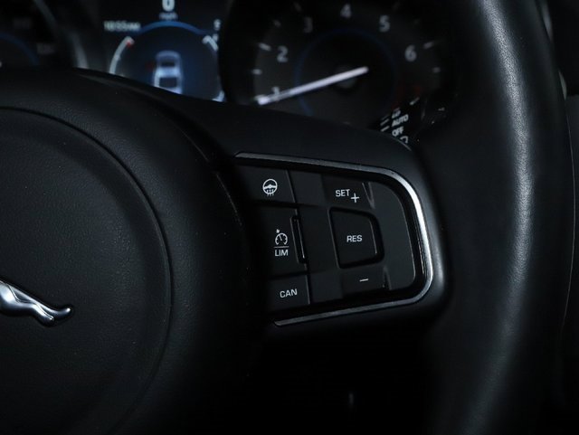 Used 2018 Jaguar XF Premium image 22