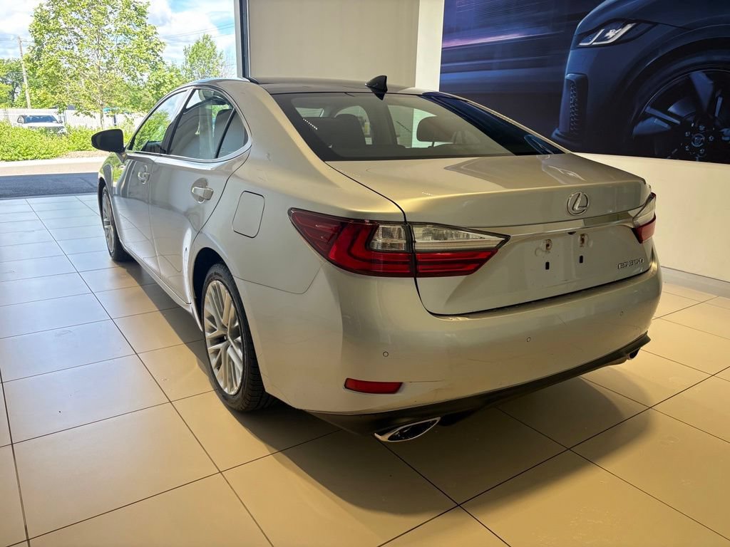 Used 2016 Lexus ES 350 w/ Luxury Package w/Wood Trim FWD image 2