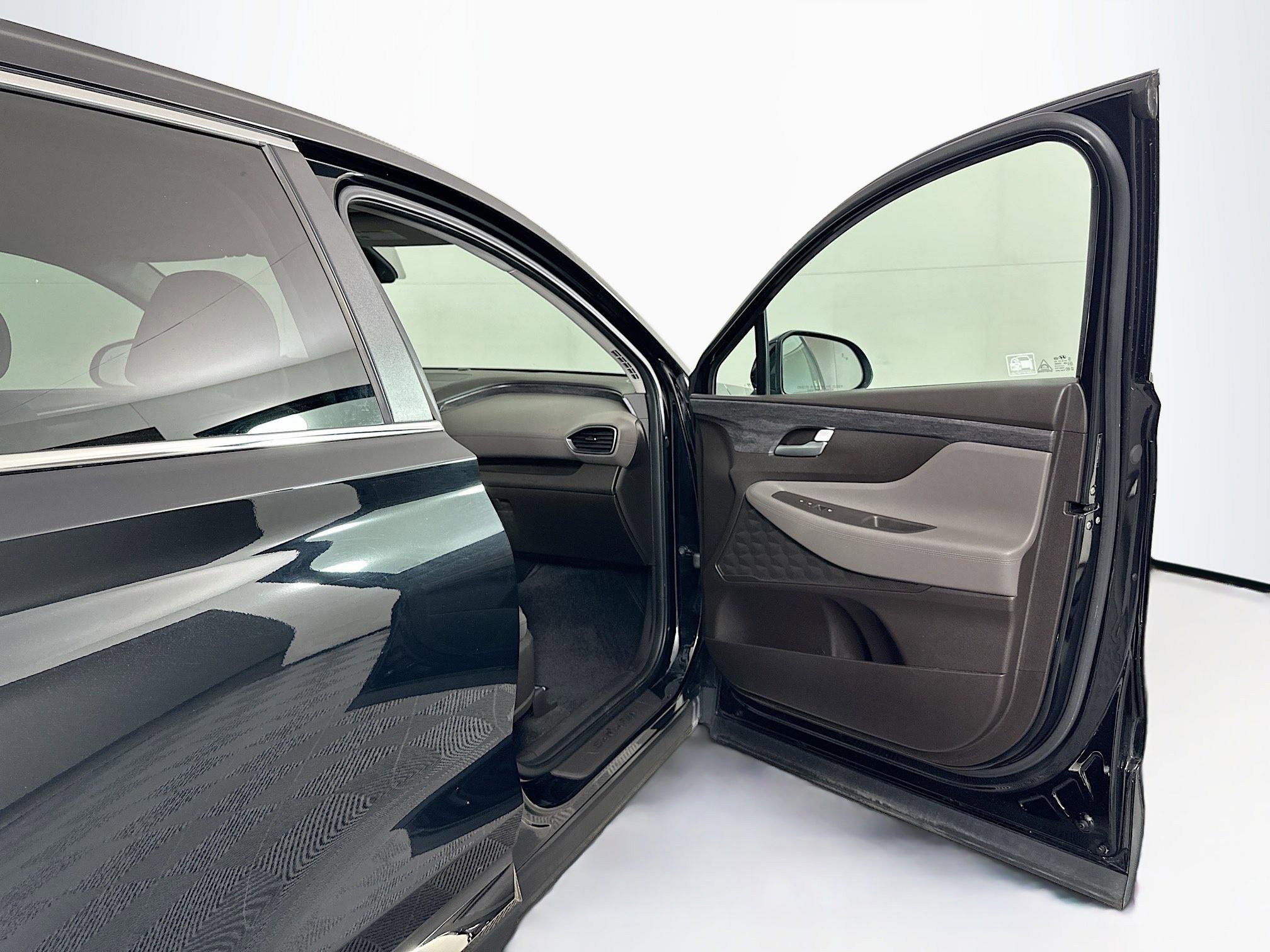 Used 2019 Hyundai Santa Fe SE image 30