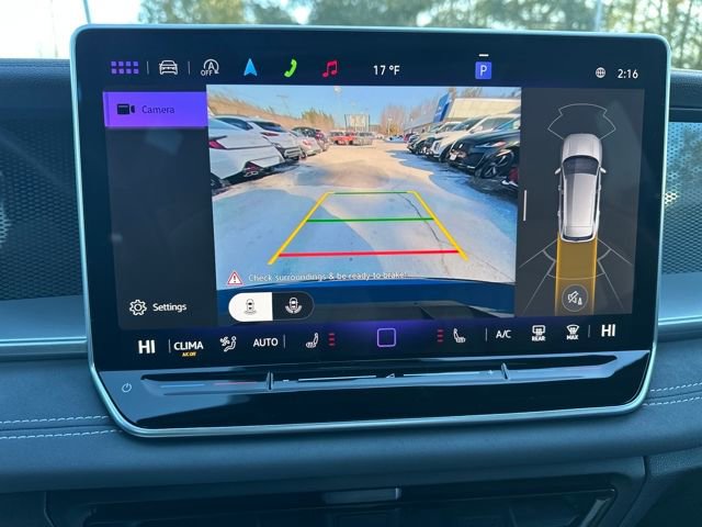 Used 2025 Volkswagen Tiguan SE R-Line image 17