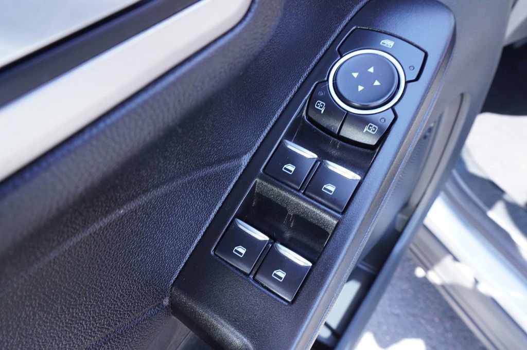 Used 2021 Ford Escape SE w/ SE Sport Appearance Package FWD image 15