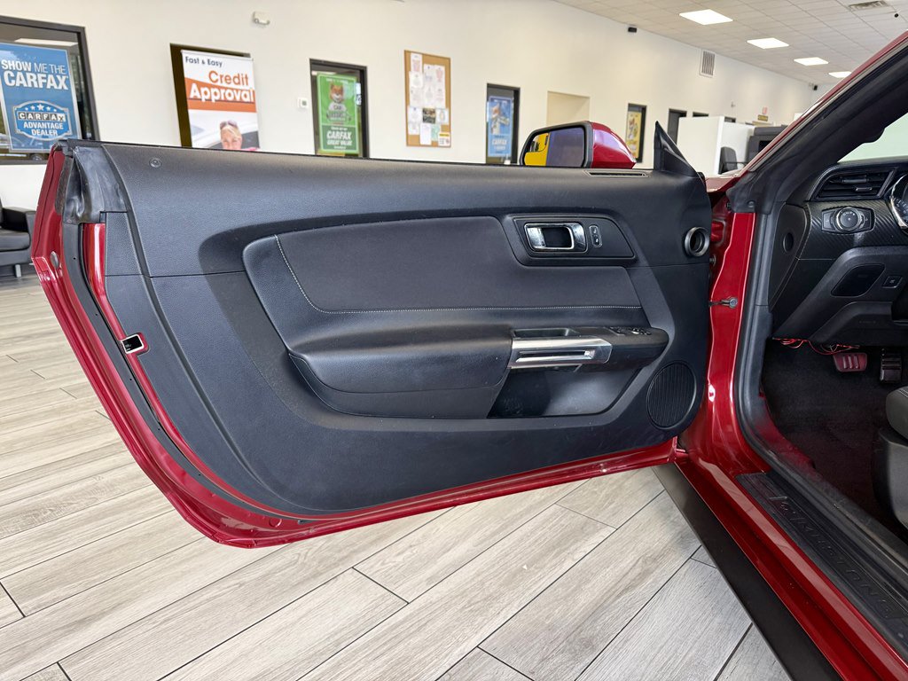 Used 2017 Ford Mustang Coupe RWD image 15