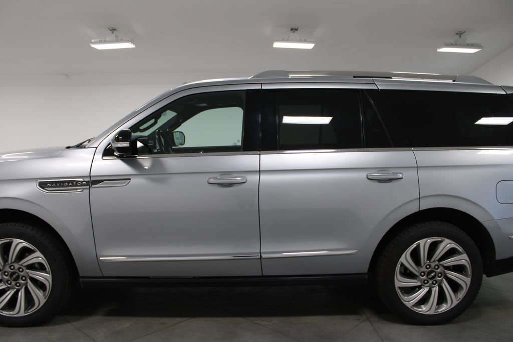 Used 2023 Lincoln Navigator Reserve image 6