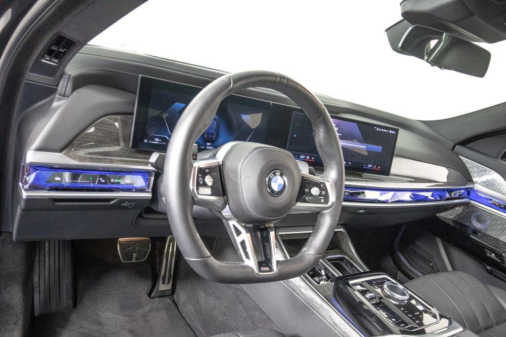 Used 2025 BMW 760i xDrive w/ Executive Package AWD/4WD image 18