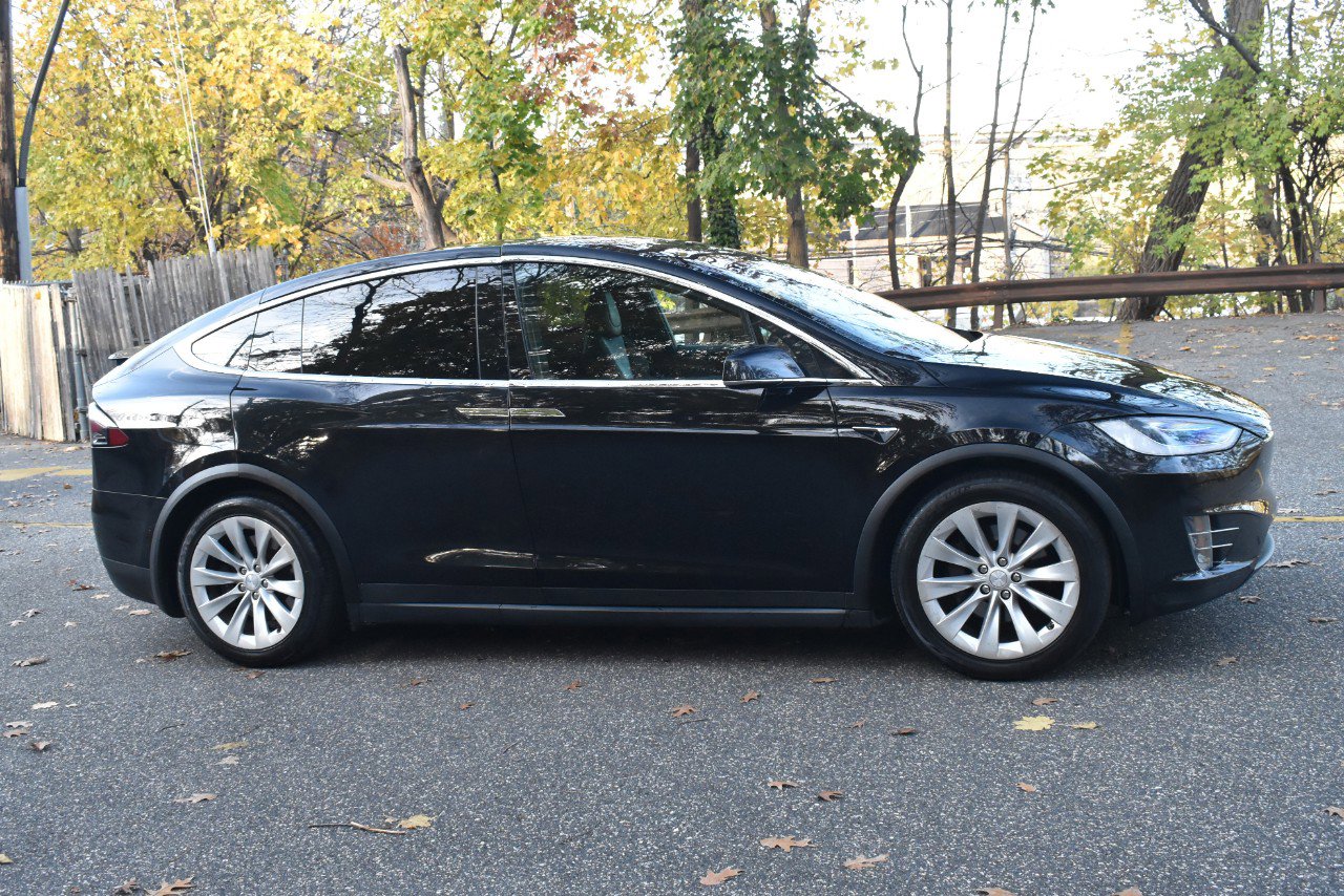 Used 2018 Tesla Model X 75D image 12