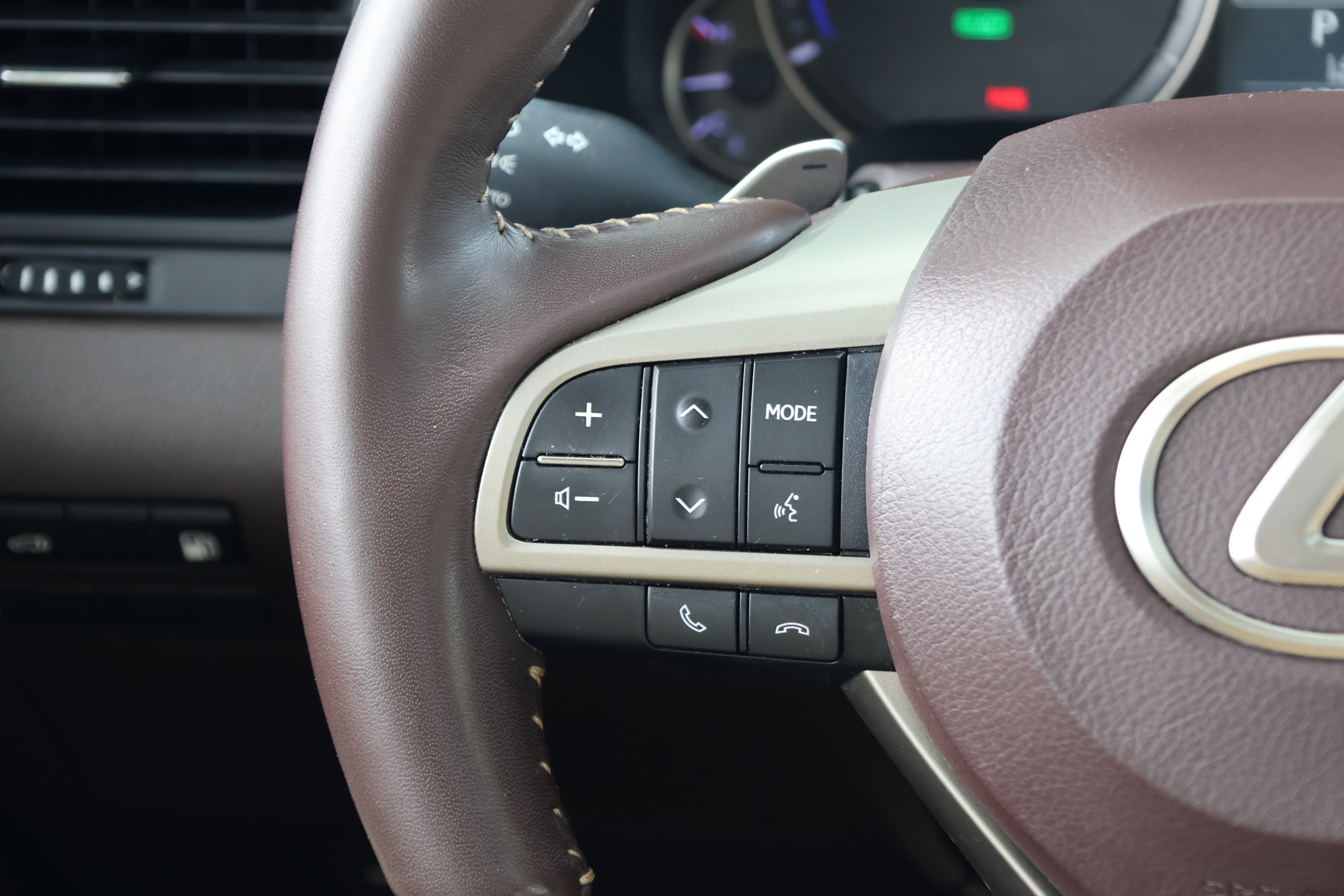 Used 2020 Lexus RX 450h AWD w/ Premium Package image 18