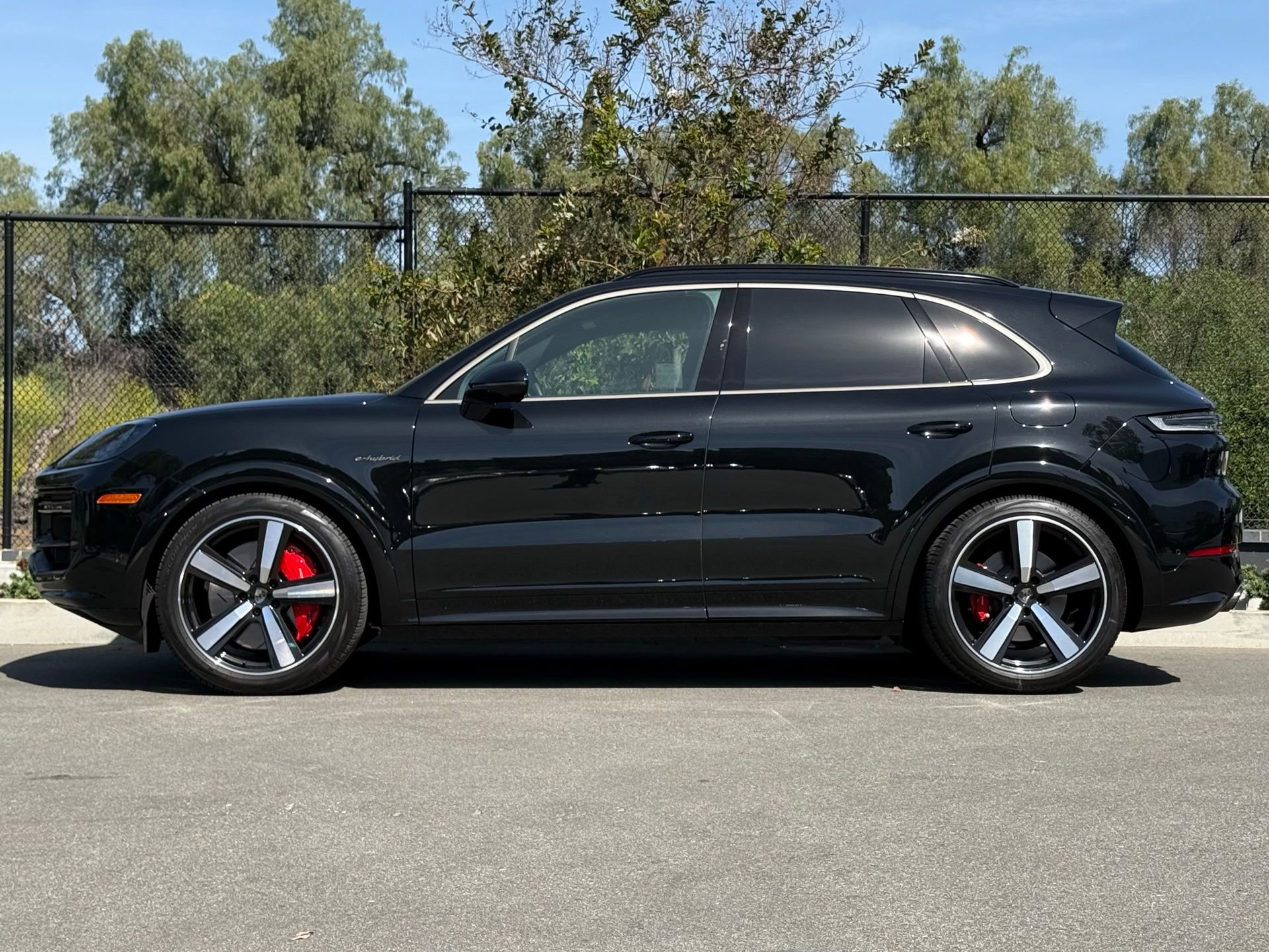 Certified 2025 Porsche Cayenne Turbo image 2
