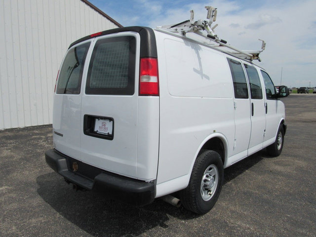 Used 2015 Chevrolet Express 2500 RWD image 3