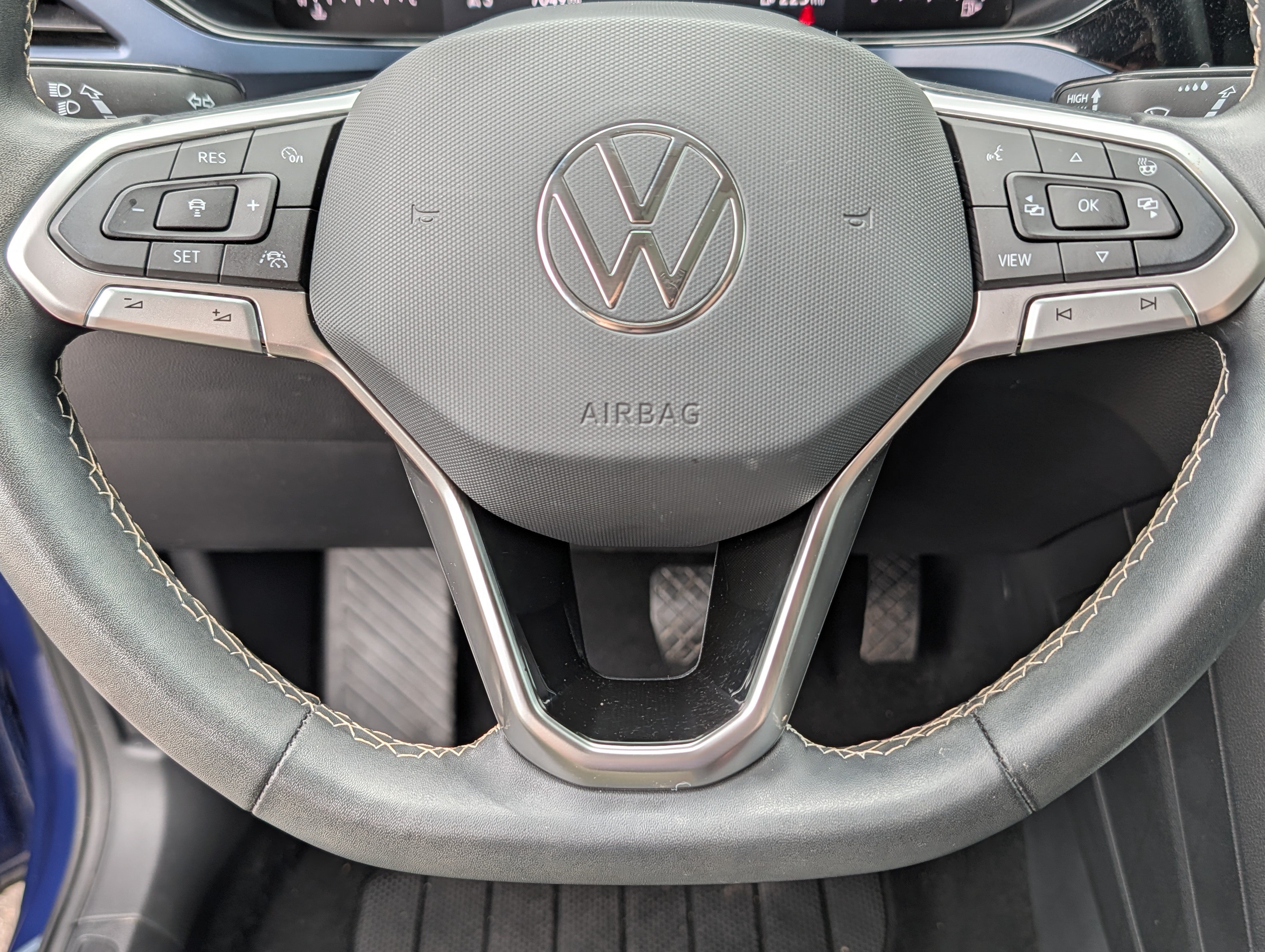 Used 2023 Volkswagen Taos SE w/ Panoramic Sunroof Package AWD/4WD image 25