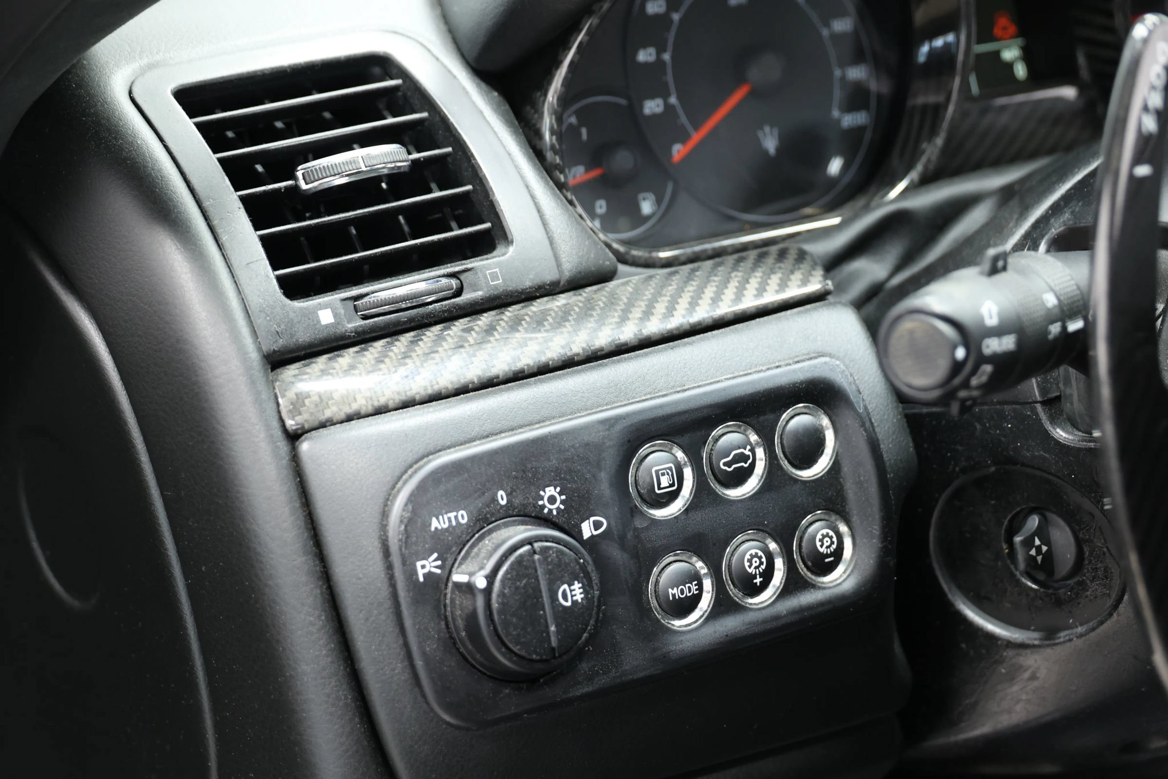 Used 2016 Maserati GranTurismo Sport RWD image 21